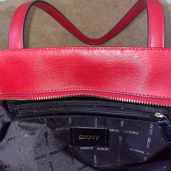 DKNY Bryant Red Zippered Tote Bag Like New - Picture 4 of 11